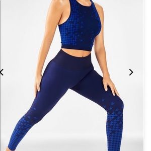 Workout leggings and sports crop top